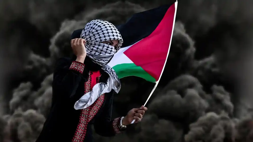 Anti-Israel-Aktivisten hissen Palästina-Flagge auf dem Schiefen Turm von Pisa