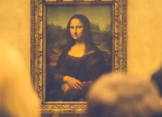 Pariser Louvre: Klimaterroristen greifen Gemälde der Mona Lisa an Pariser Louvre Klimaterroristen greifen Gemälde der Mona Lisa an