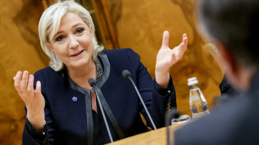 Marine Le Pen führend im Wettlauf um Macrons Nachfolge